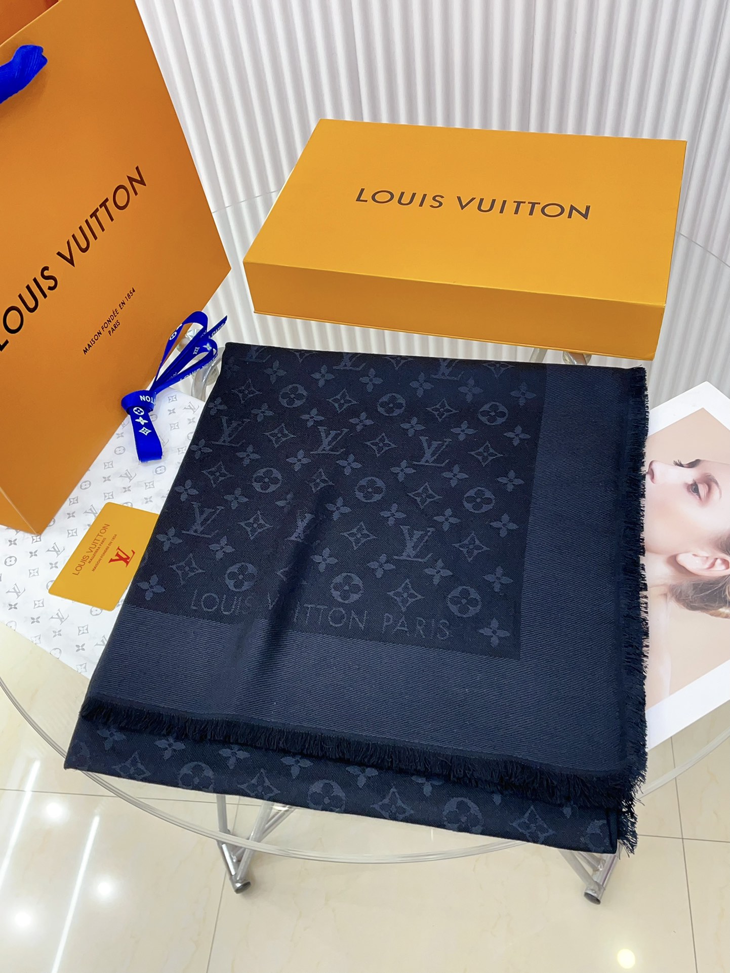 LV Monogram Denim Shawls M71329 Black